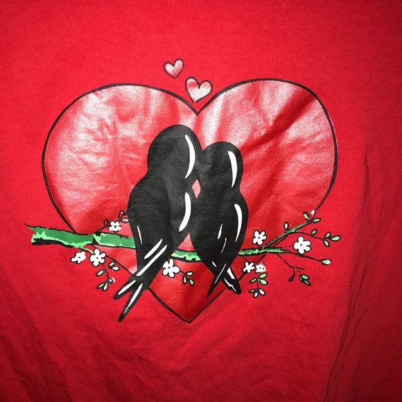 🩵3/$20🩵 LOVE BIRD RED SHINY HEART VALENTINES DAY TEE SHIRT - Picture 2 of 4